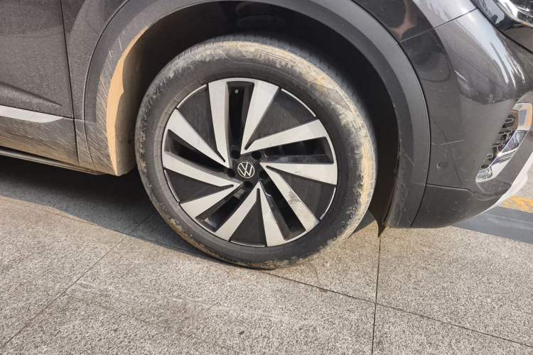 Used Volkswagen Talagon  Right Front Wheel Hub