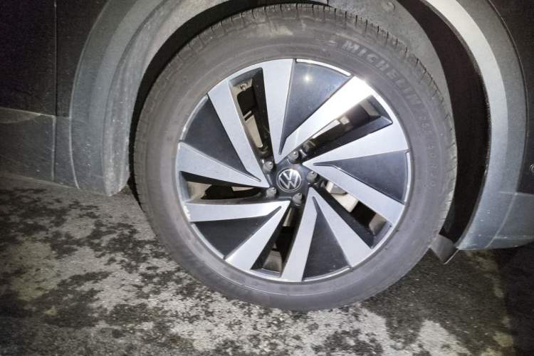 Used Volkswagen Talagon 2022 380TSI All-Wheel-Drive Luxury Prestige Pro 7-Seater Right Front Wheel Hub