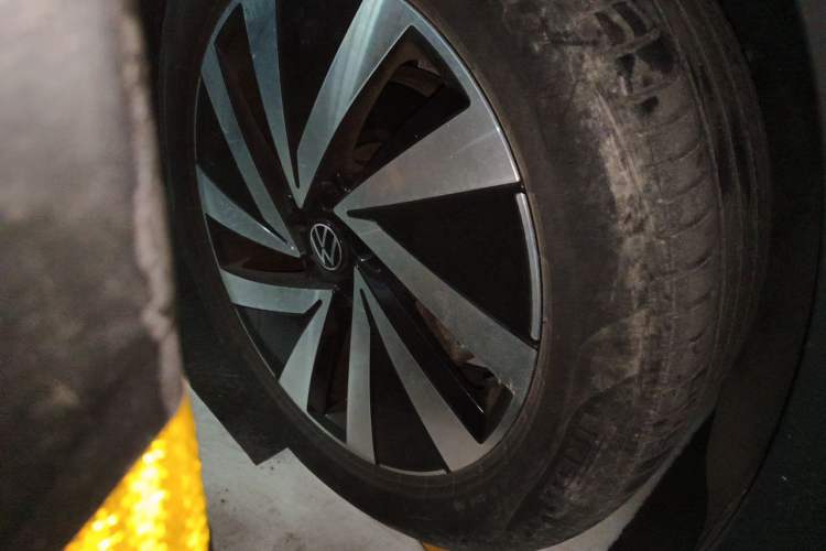 Used Volkswagen Talagon 2022 380TSI All-Wheel-Drive Luxury Prestige Pro 7-Seater Right Front Wheel Hub