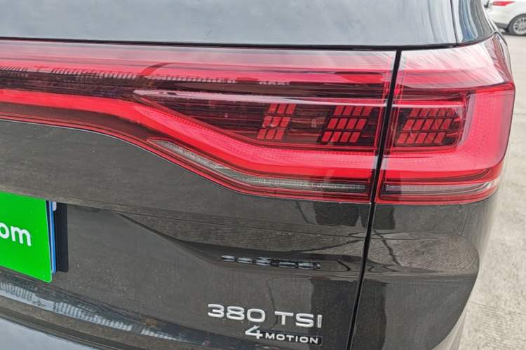 Used Volkswagen Talagon 2022 380TSI Four-Wheel Drive Luxury "Jiajing" Edition Pro 6 Seats Right Rear Taillight