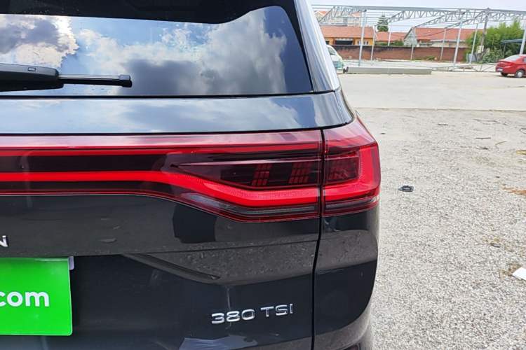 Used Volkswagen Talagon 2022 380TSI Four-Wheel Drive Luxury "Jiajing" Edition Pro 6 Seats Right Rear Taillight