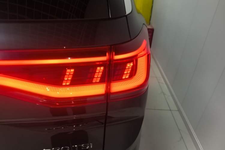 Used Volkswagen Talagon 2022 380TSI Four-Wheel Drive Luxury "Jiajing" Edition Pro 6 Seats Right Rear Taillight