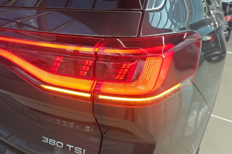 Used Volkswagen Talagon 2022 380TSI Four-Wheel Drive Luxury "Jiajing" Edition Pro 6 Seats Right Rear Taillight