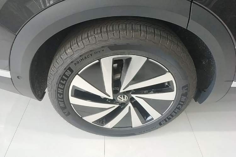Used Volkswagen Talagon 2022 380TSI Four-Wheel Drive Luxury "Jiajing" Edition Pro 6 Seats Right Rear Wheel Hub