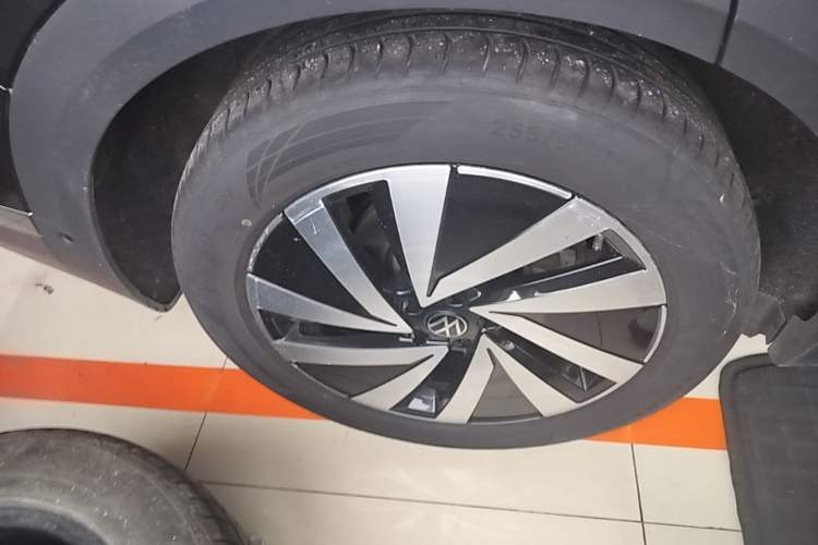 Used Volkswagen Talagon 2022 380TSI All-Wheel-Drive Luxury Prestige Pro 7-Seater Right Rear Wheel Hub