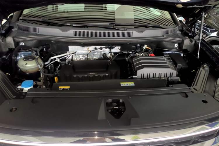 Used Volkswagen Talagon 2022 380TSI Four-Wheel Drive Luxury "Jiajing" Edition Pro 6 Seats Engine Bay