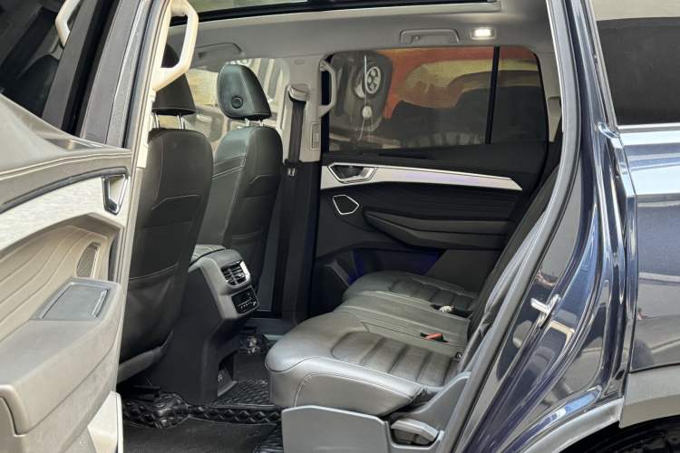 Used Volkswagen Talagon 2022 380TSI All-Wheel-Drive Luxury Prestige Pro 7-Seater Interior 5