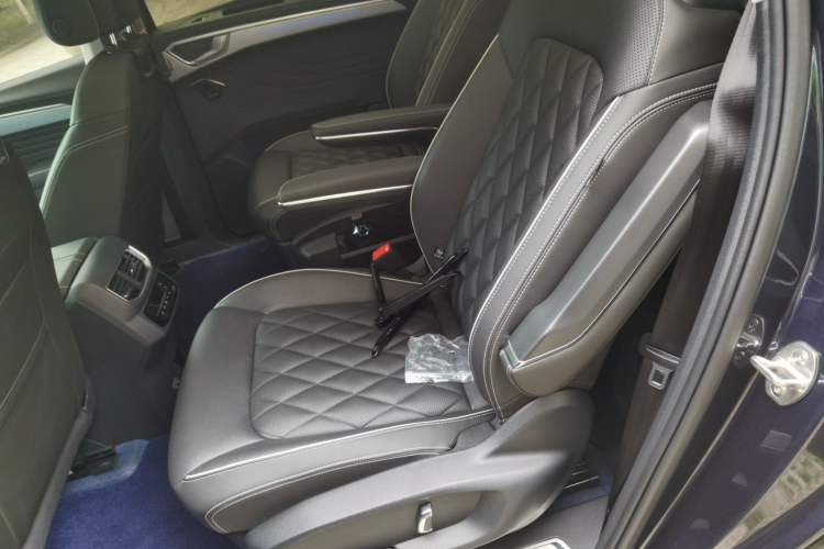 Used Volkswagen Talagon 2022 530TSI Four-Wheel Drive Flagship Shengjing Edition Pro 6-Seater Left Rear Seat