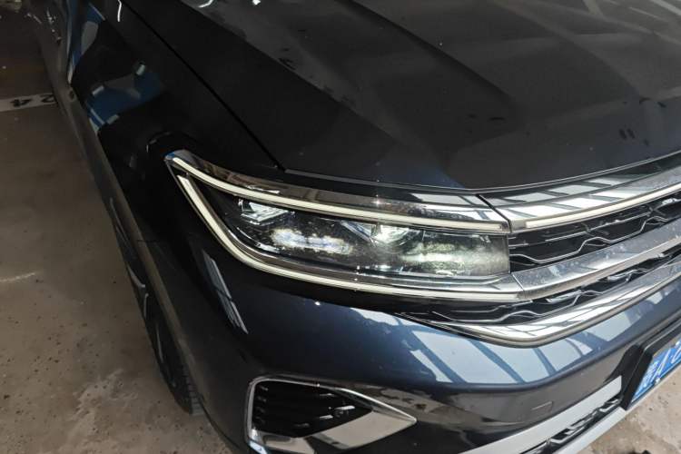 Used Volkswagen Talagon 2022 530TSI Four-Wheel Drive Flagship Shengjing Edition Pro 7-Seater Right Front Headlight