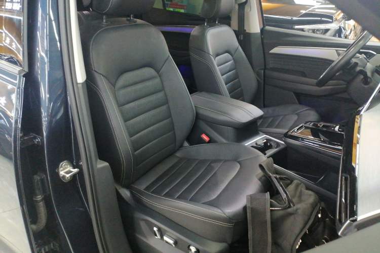Used Volkswagen Talagon 2022 380TSI All-Wheel-Drive Luxury Prestige Pro 7-Seater Right Front Seat