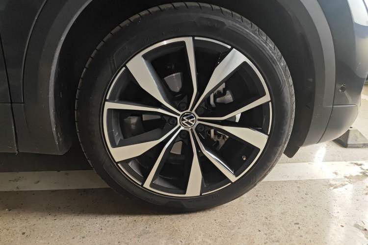 Used Volkswagen Talagon 2022 530TSI Four-Wheel Drive Flagship Shengjing Edition Pro 7-Seater Right Front Wheel Hub