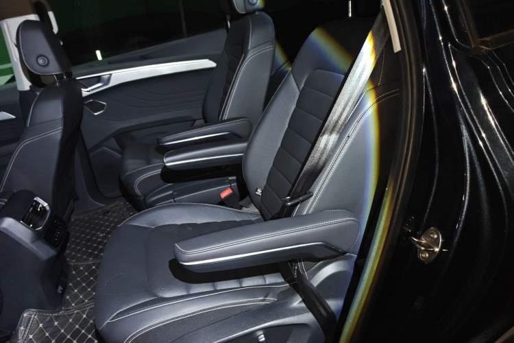 Used Volkswagen Talagon 2022 380TSI Four-Wheel Drive Luxury "Jiajing" Edition Pro 6 Seats Left Rear Seat