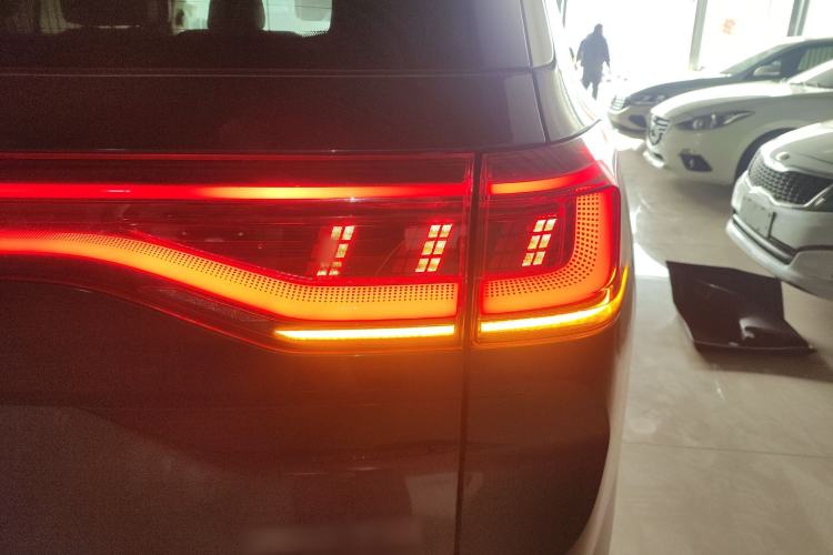 Used Volkswagen Talagon 2022 380TSI Four-Wheel Drive Luxury "Jiajing" Edition Pro 6 Seats Right Rear Taillight