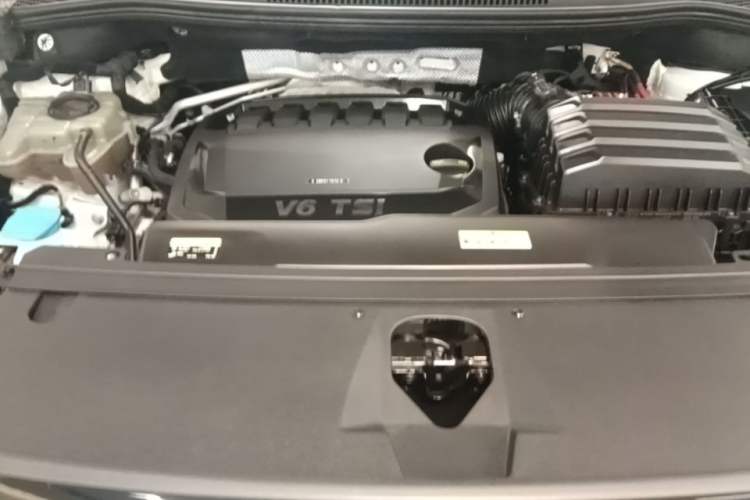 Used Volkswagen Talagon 2022 530TSI Four-Wheel Drive Flagship Shengjing Edition Pro 7-Seater Engine Bay