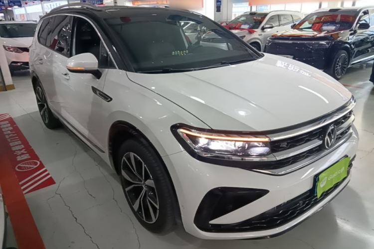 Used Volkswagen Talagon 2022 380TSI 4x4 R-Line Teramont 7-Seater Front Right 45 Deg