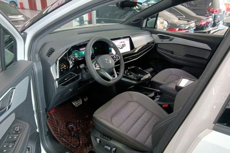 Used Volkswagen Talagon 2022 380TSI 4x4 R-Line Teramont 7-Seater Left Front Seat