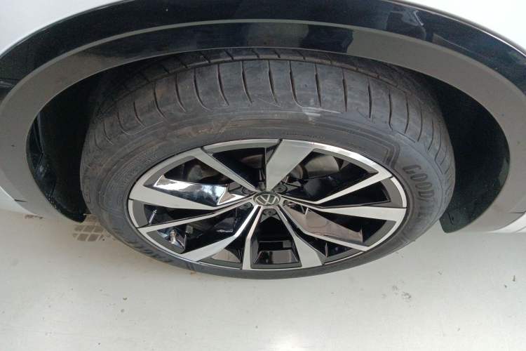 Used Volkswagen Talagon 2022 380TSI 4x4 R-Line Teramont 7-Seater Left Front Wheel Hub
