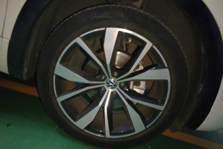 Used Volkswagen Talagon 2022 380TSI 4x4 R-Line Teramont 7-Seater Right Front Wheel Hub