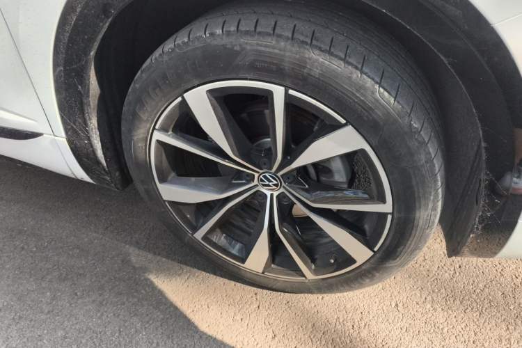 Used Volkswagen Talagon 2022 380TSI 4x4 R-Line Teramont 6-Seater Right Front Wheel Hub
