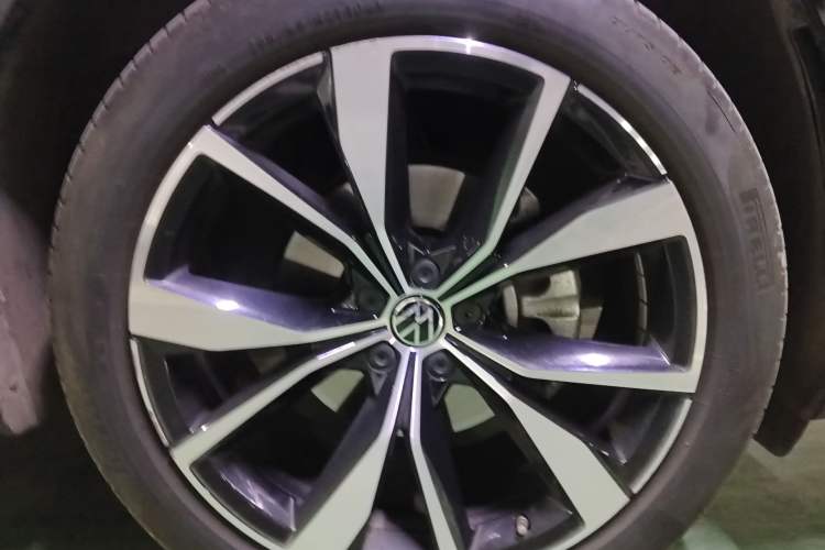 Used Volkswagen Talagon 2022 380TSI 4x4 R-Line Teramont 6-Seater Right Front Wheel Hub