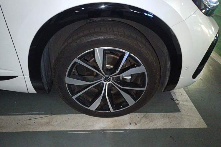 Used Volkswagen Talagon 2022 380TSI 4x4 R-Line Teramont 6-Seater Right Front Wheel Hub