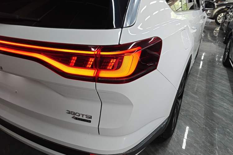 Used Volkswagen Talagon 2022 380TSI Four-Wheel Drive Flagship Shengjing Edition 6 Seats Right Rear Taillight