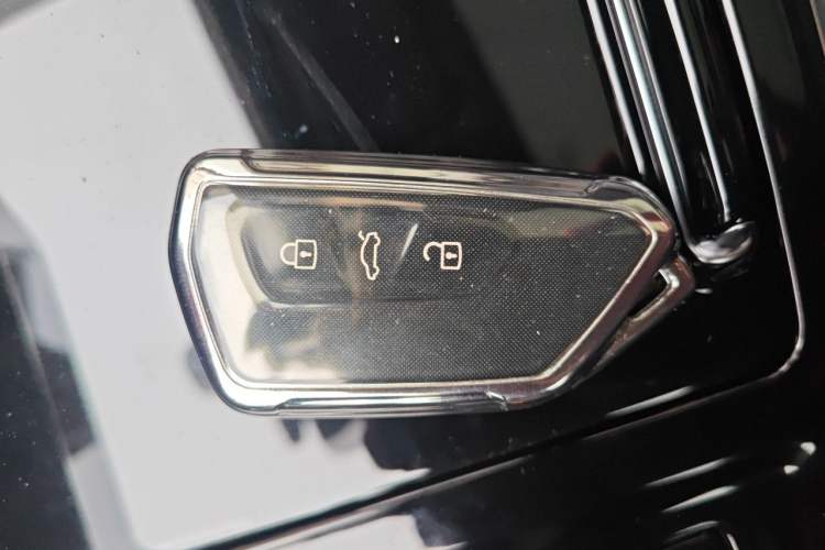 Used Volkswagen Talagon 2022 380TSI Four-Wheel Drive Luxury "Jiajing" Edition Pro 6 Seats Vehicle Key