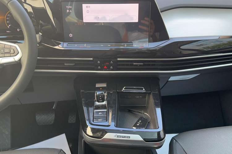 Used Volkswagen Talagon 2023 Facelift 380TSI All-Wheel-Drive Luxury Jiajing Pro 6-Seater Audio And AC Panel
