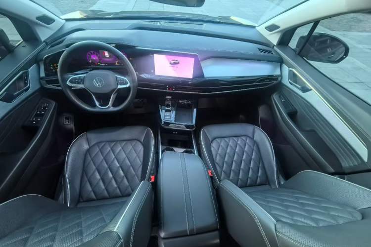 Used Volkswagen Talagon 2023 Facelift 530TSI All-Wheel-Drive Flagship Shengjing Edition Pro 6-Seater Interior 1