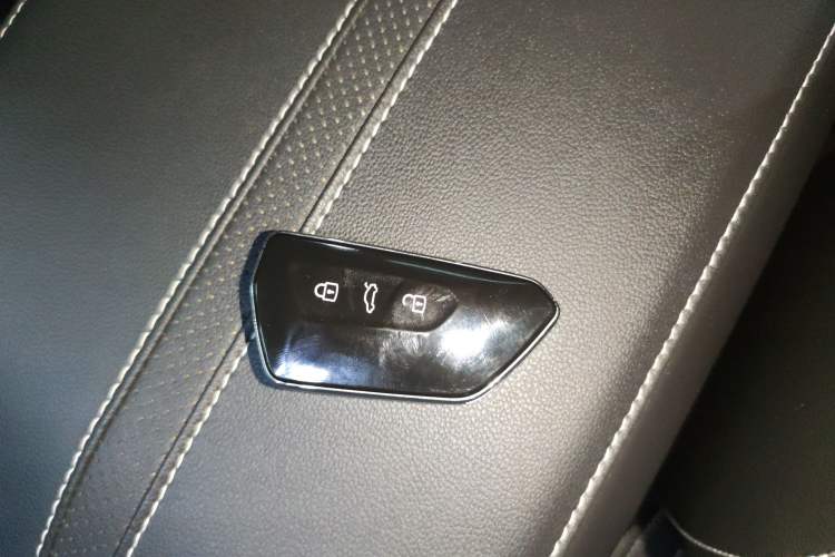Used Volkswagen Talagon 2023 Facelift 380TSI All-Wheel-Drive Luxury Jiajing Pro 6-Seater Interior 1