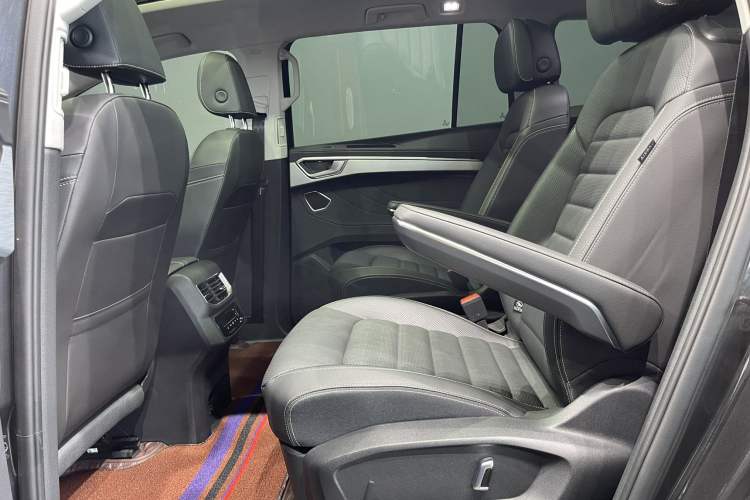 Used Volkswagen Talagon 2023 Facelift 380TSI All-Wheel-Drive Luxury Jiajing Pro 6-Seater Interior 2