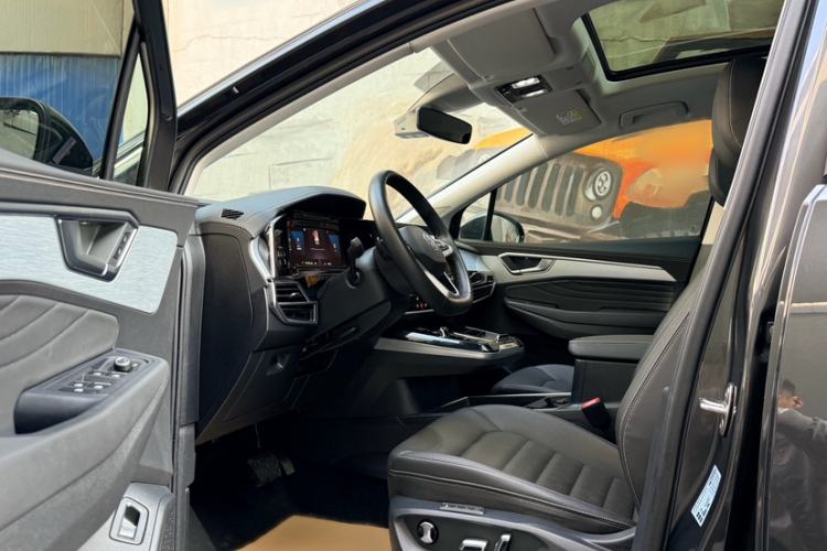 Used Volkswagen Talagon 2023 Facelift 380TSI All-Wheel Drive Luxury Jiajing Pro Version with 7 Seats Interior 2