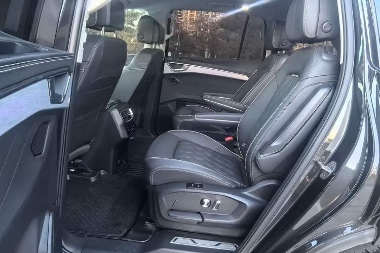 Used Volkswagen Talagon 2023 Facelift 530TSI All-Wheel-Drive Flagship Shengjing Edition Pro 6-Seater Interior 2