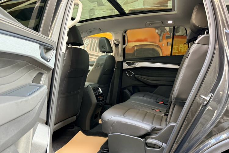 Used Volkswagen Talagon 2023 Facelift 380TSI All-Wheel Drive Luxury Jiajing Pro Version with 7 Seats Interior 4