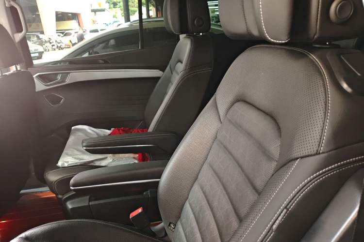 Used Volkswagen Talagon 2023 Facelift 380TSI All-Wheel-Drive Luxury Jiajing Pro 6-Seater Interior 4