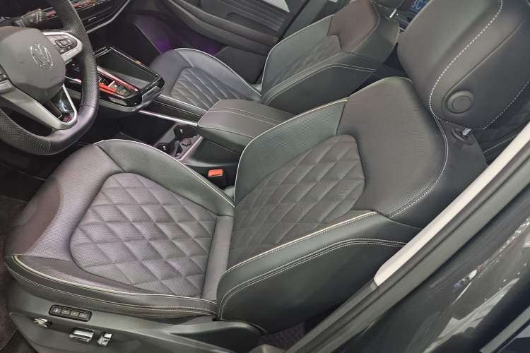 Used Volkswagen Talagon 2023 Facelift 530TSI All-Wheel-Drive Flagship Shengjing Edition Pro 6-Seater Left Front Seat