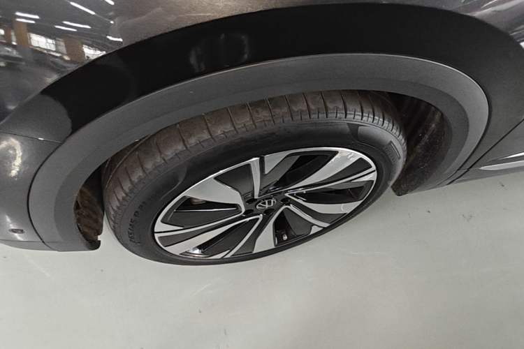 Used Volkswagen Talagon 2023 380TSI Four-Wheel Drive Luxury Premium Edition Pro Left Front Wheel Hub