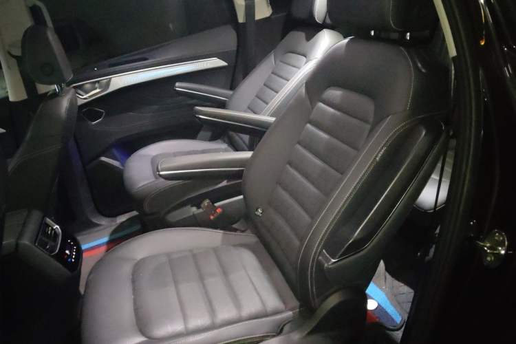 Used Volkswagen Talagon 2023 Facelift 380TSI All-Wheel-Drive Luxury Jiajing Pro 6-Seater Left Rear Seat