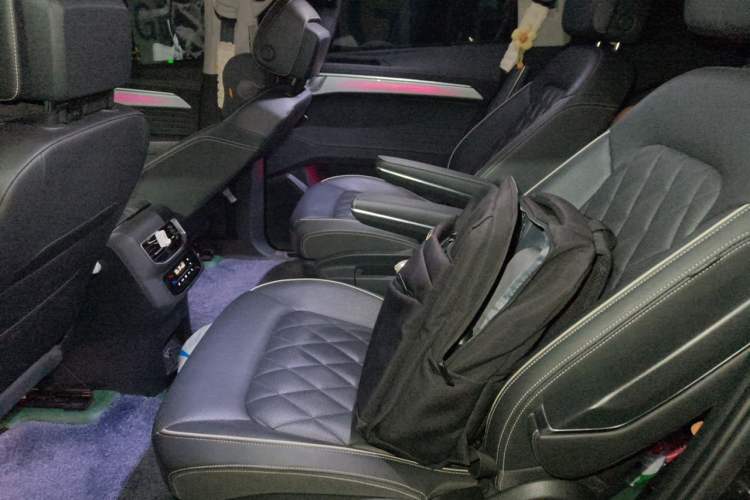 Used Volkswagen Talagon 2023 Facelift 380TSI All-Wheel-Drive Flagship Shengjing Edition 6 Seats Left Rear Seat