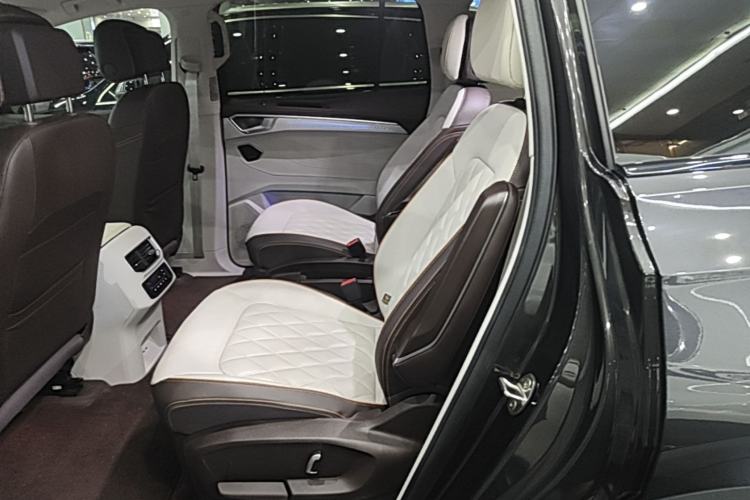 Used Volkswagen Talagon 2023 Facelift 530TSI All-Wheel-Drive Flagship Shengjing Edition Pro 6-Seater Left Rear Seat