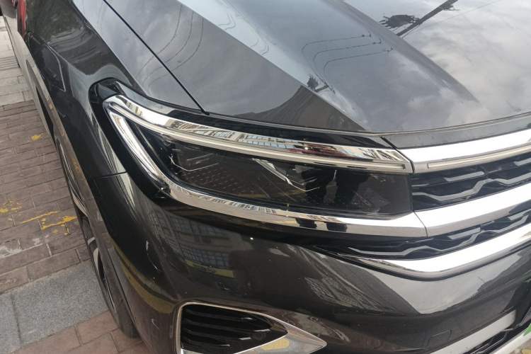 Used Volkswagen Talagon 2023 Facelift 380TSI All-Wheel Drive Luxury Jiajing Pro Version with 7 Seats Right Front Headlight