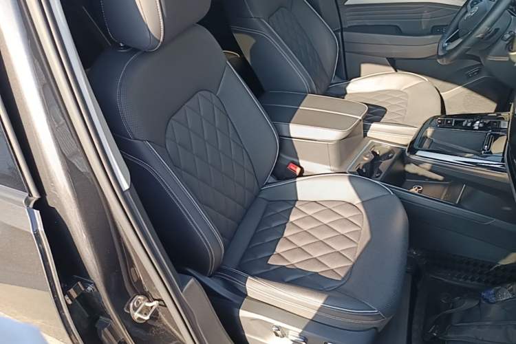 Used Volkswagen Talagon 2023 Facelift 380TSI All-Wheel-Drive Flagship Shengjing Edition 6 Seats Right Front Seat