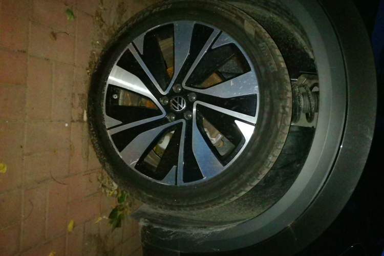 Used Volkswagen Talagon 2023 Facelift 380TSI All-Wheel-Drive Luxury Jiajing Pro 6-Seater Right Front Wheel Hub