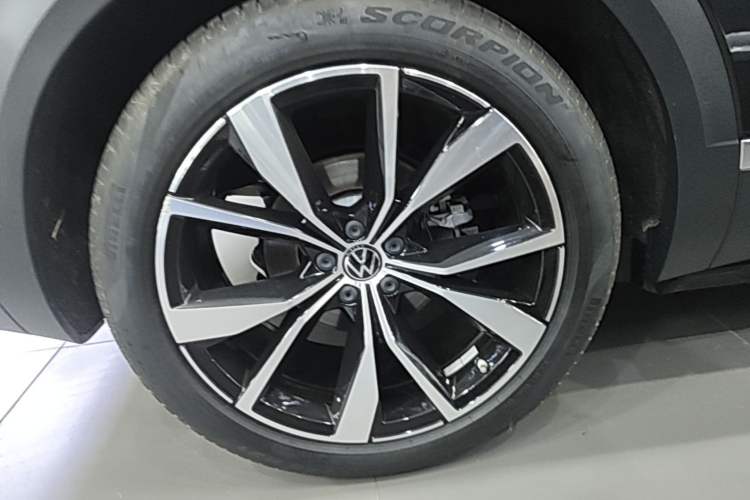 Used Volkswagen Talagon 2023 Facelift 530TSI All-Wheel-Drive Flagship Shengjing Edition Pro 6-Seater Right Rear Wheel Hub
