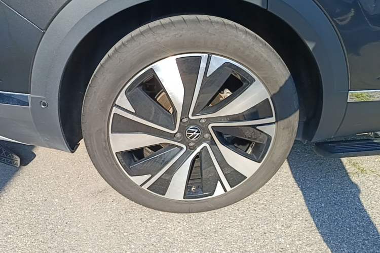 Used Volkswagen Talagon 2023 Facelift 380TSI All-Wheel-Drive Flagship Shengjing Edition 6 Seats Right Rear Wheel Hub