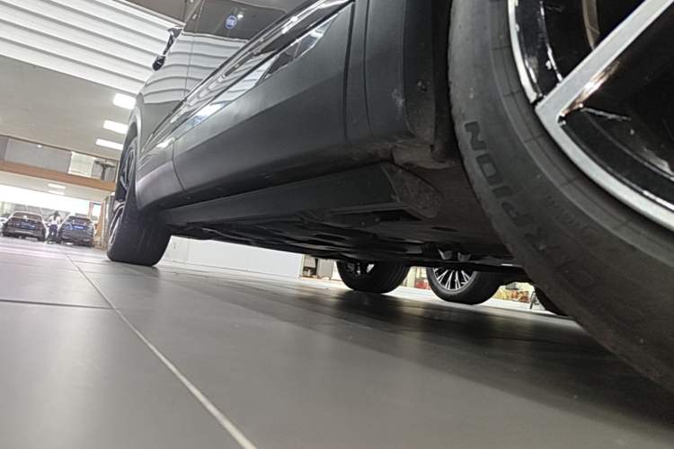 Used Volkswagen Talagon 2023 Facelift 530TSI All-Wheel-Drive Flagship Shengjing Edition Pro 6-Seater Right Side Sill