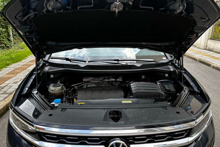 Used Volkswagen Talagon 2023 Facelift 380TSI All-Wheel Drive Luxury Jiajing Pro Version with 7 Seats Engine Bay