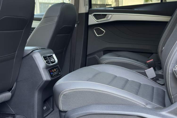 Used Volkswagen Talagon 2023 Facelift 380TSI All-Wheel-Drive Luxury Jiajing Pro 6-Seater Interior 2