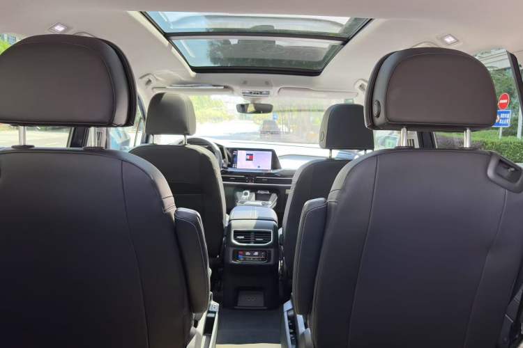 Used Volkswagen Talagon 2023 Facelift 380TSI All-Wheel-Drive Luxury Jiajing Pro 6-Seater Interior 3