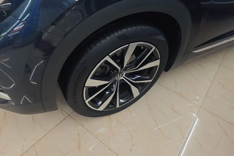 Used Volkswagen Talagon 2023 Facelift 530TSI All-Wheel-Drive Flagship Shengjing Edition Pro 6-Seater Left Front Wheel Hub
